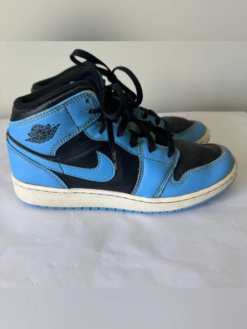 NIKE AIR JORDAN Size 5.5 Youth Boys or Girls Black and Blue Sneakers